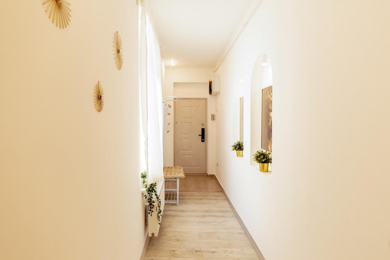 Ideal Stay: Spacious 2Br Apt Near Calea Victoriei Bucarest Esterno foto