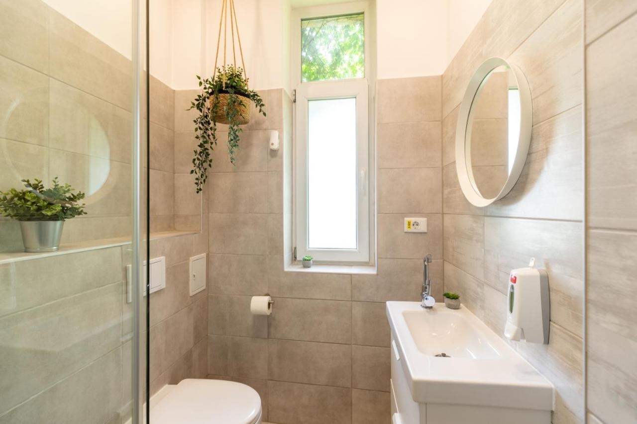 Ideal Stay: Spacious 2Br Apt Near Calea Victoriei Bucarest Esterno foto