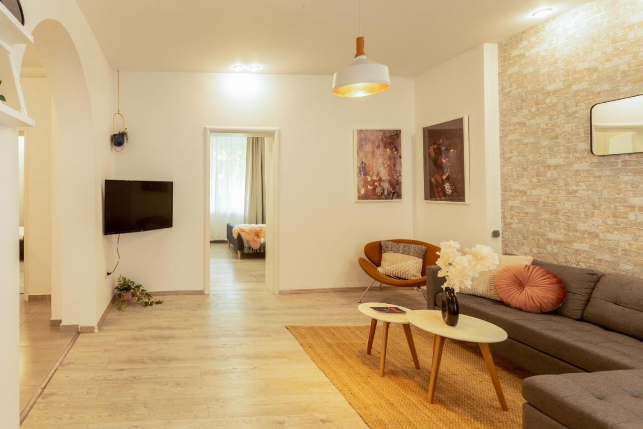 Ideal Stay: Spacious 2Br Apt Near Calea Victoriei Bucarest Esterno foto