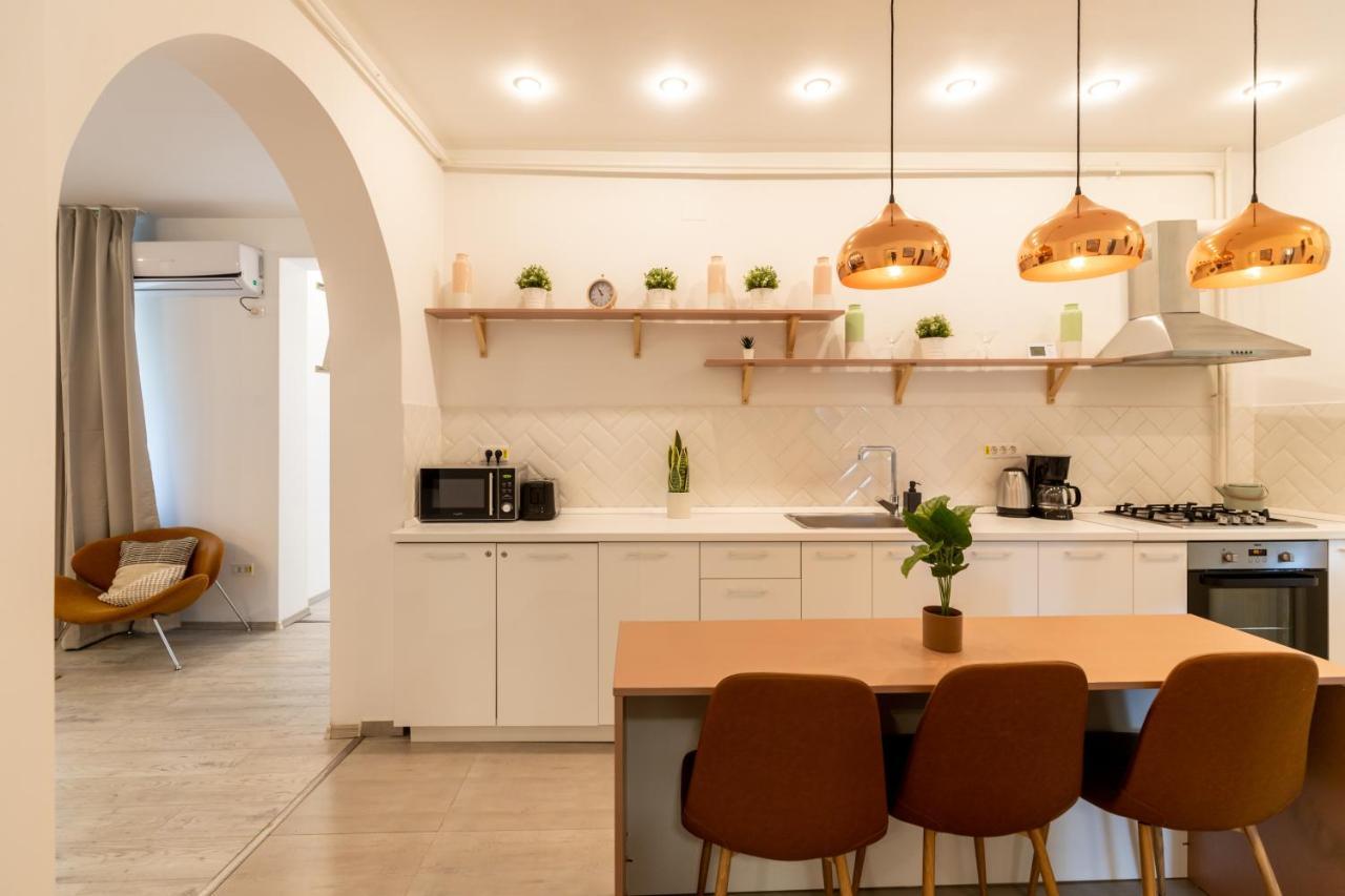 Ideal Stay: Spacious 2Br Apt Near Calea Victoriei Bucarest Esterno foto